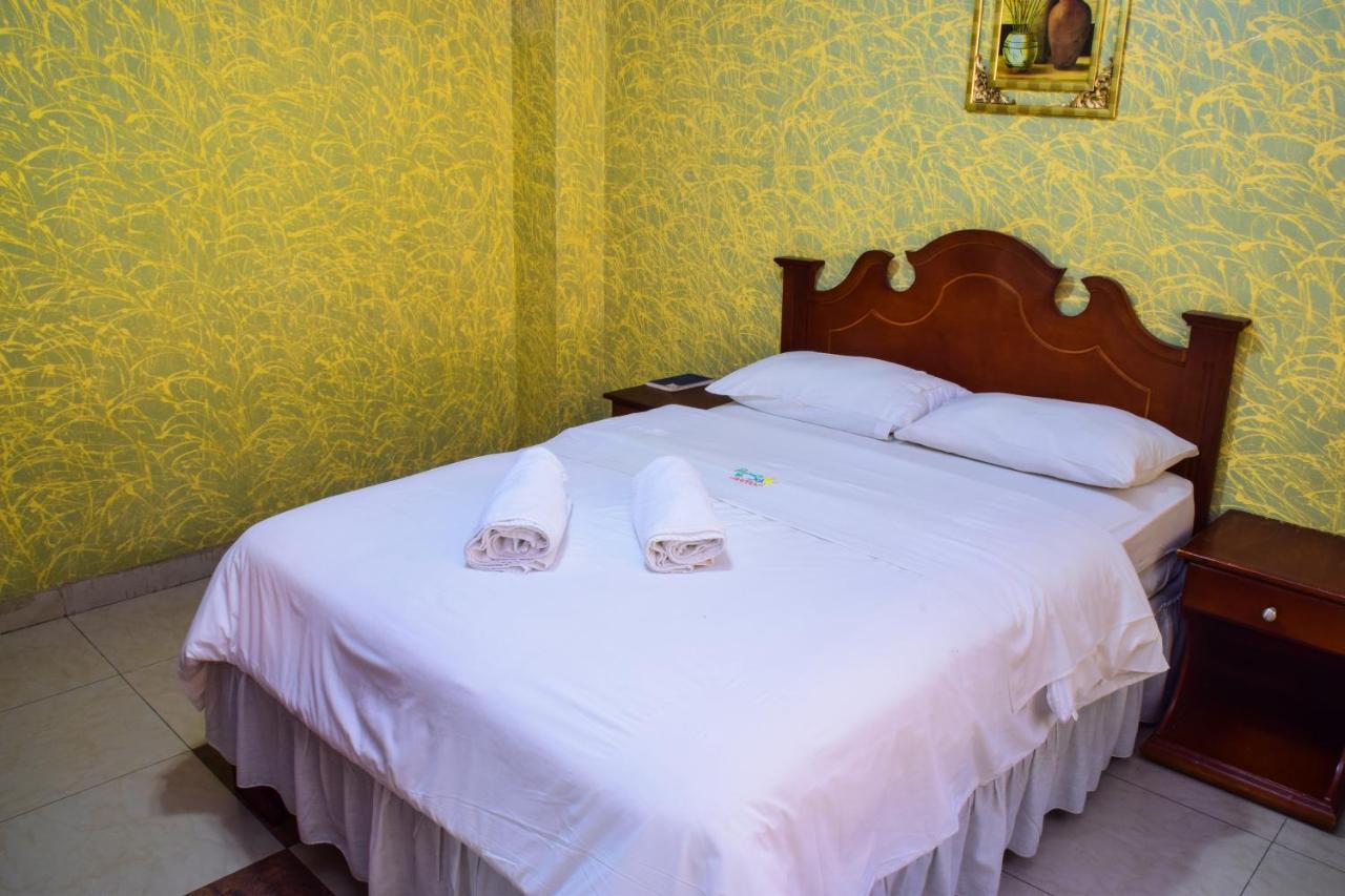 Hotel Puerta Del Sol Baños Exteriör bild
