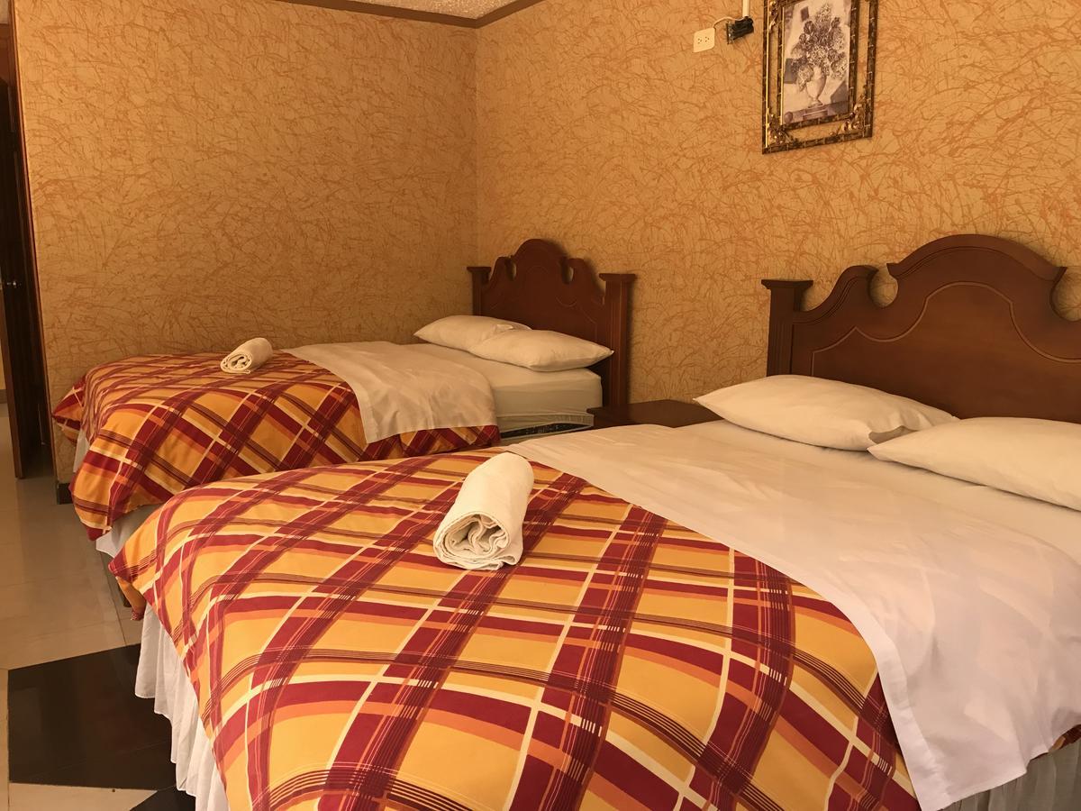 Hotel Puerta Del Sol Baños Exteriör bild