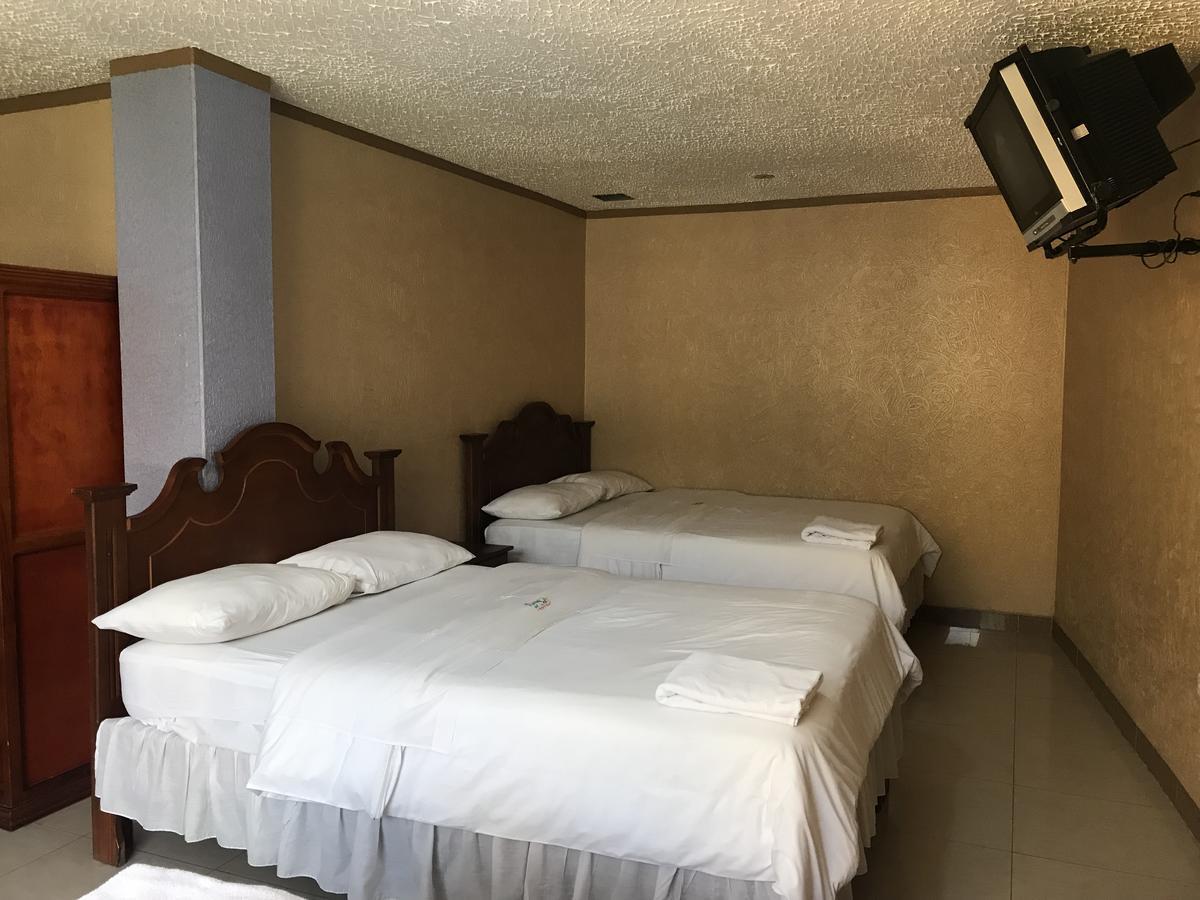 Hotel Puerta Del Sol Baños Exteriör bild